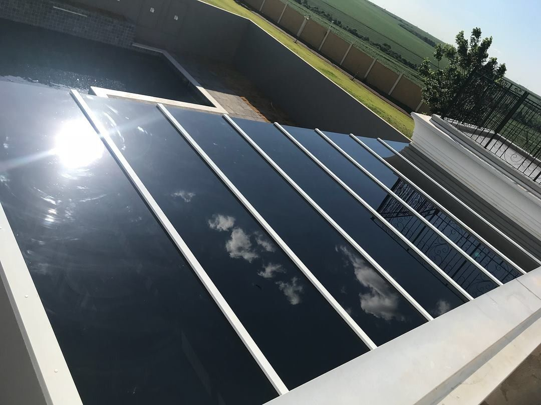 Cobertura de vidro com película escura