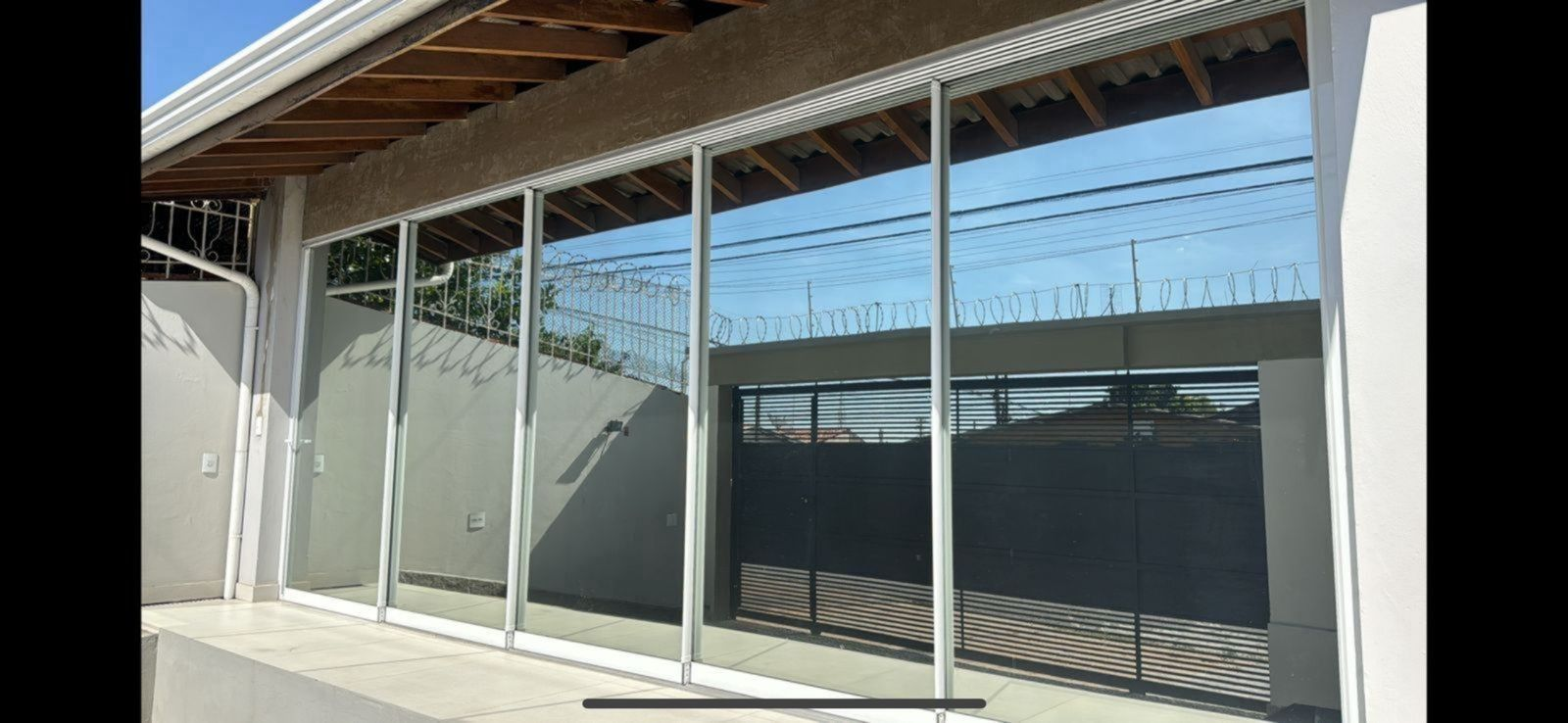 Portas de vidro residencial com película